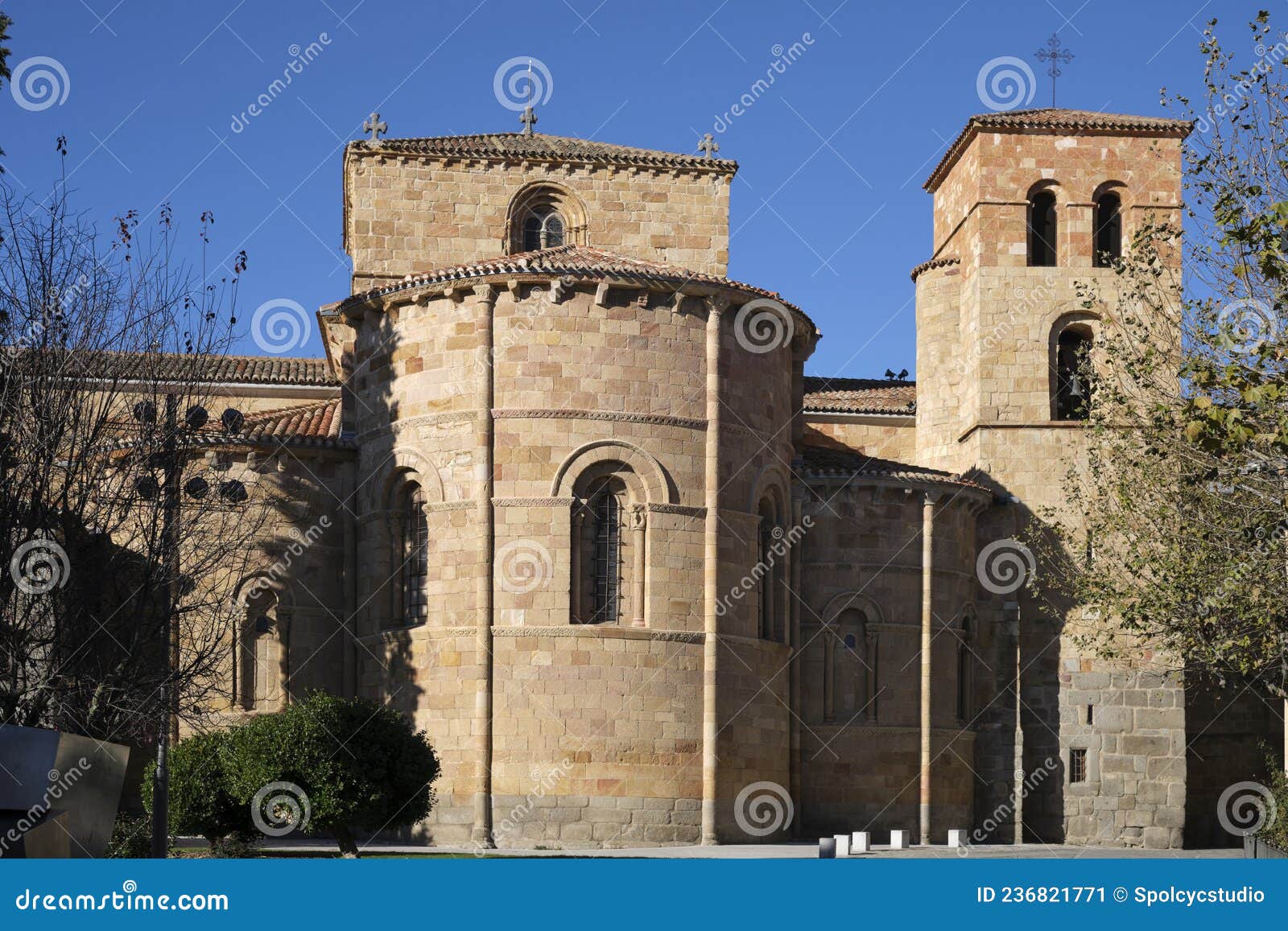 apse of the parish of st. peter the apostle in avila, spain.