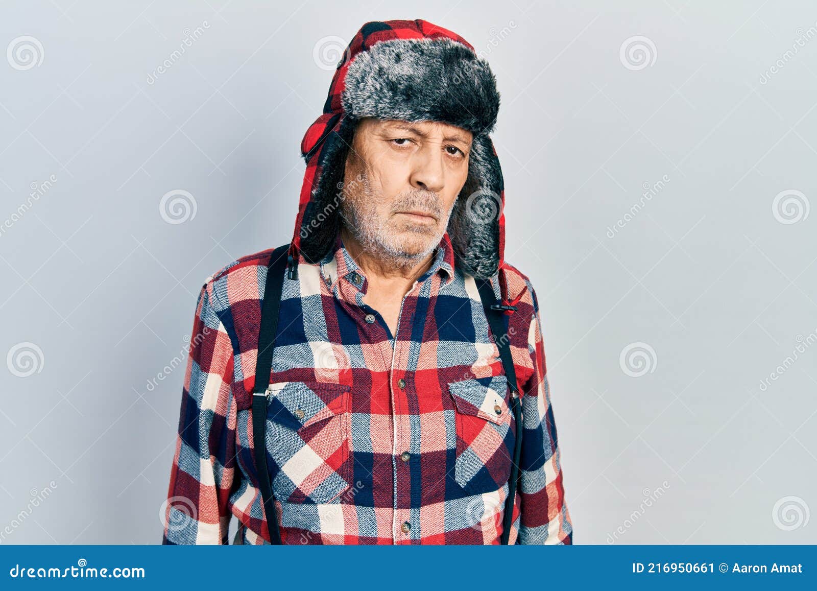 Apuesto Hombre Maduro Con Sombrero De Invierno Con Orejeras Con