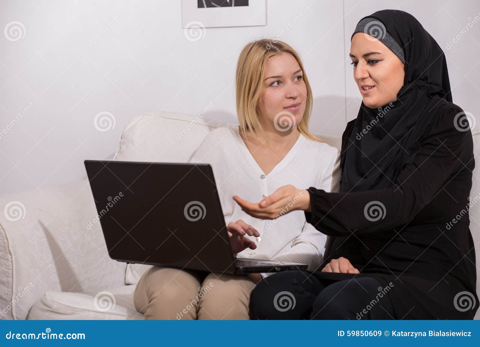 arab immigrant talking with her family