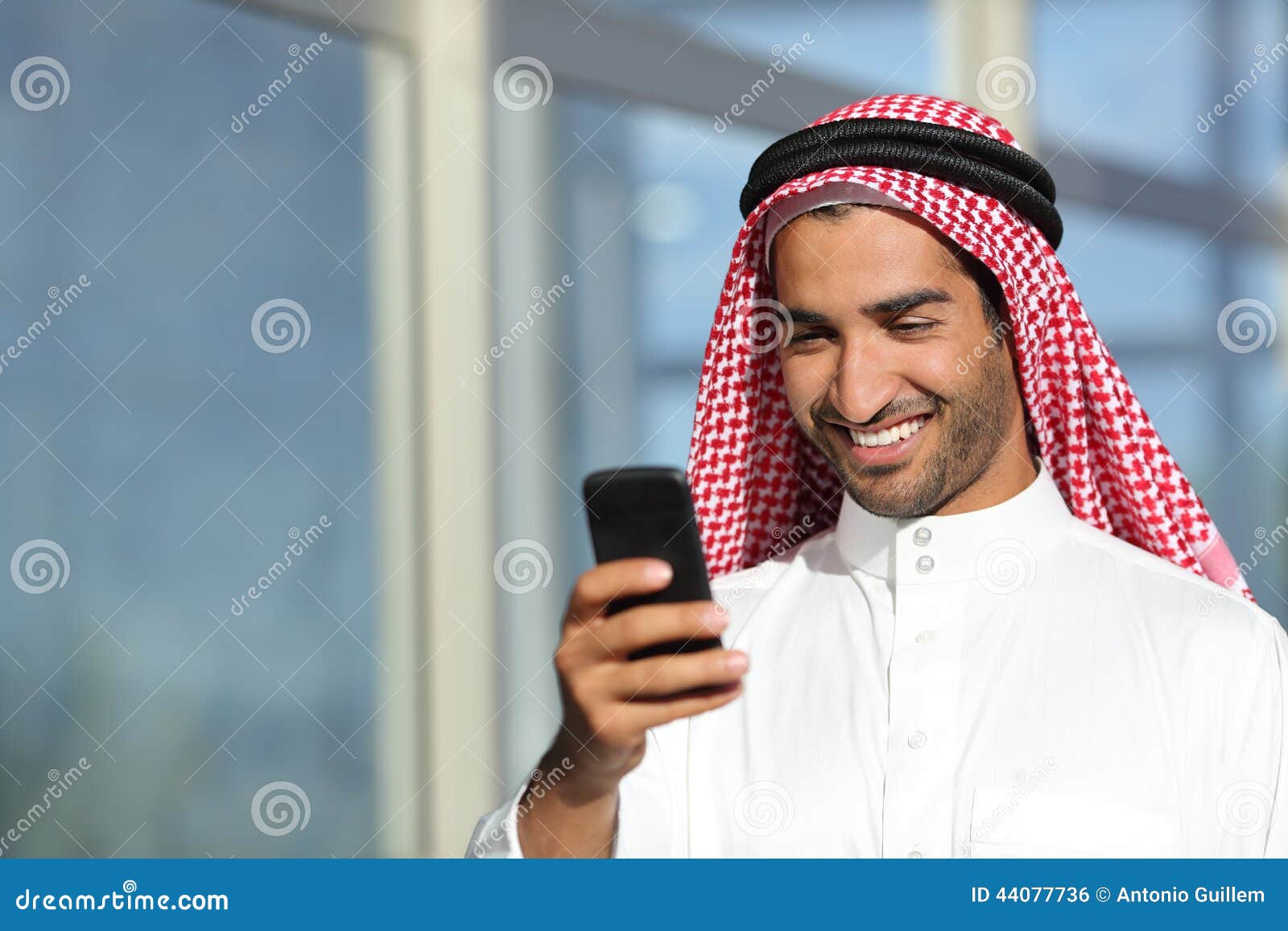 arab saudi businessman working with his phone
