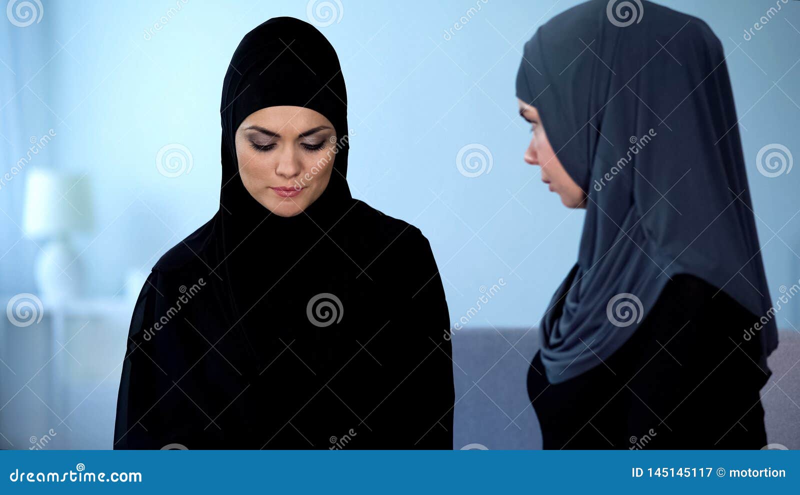 arab niqab wife friends