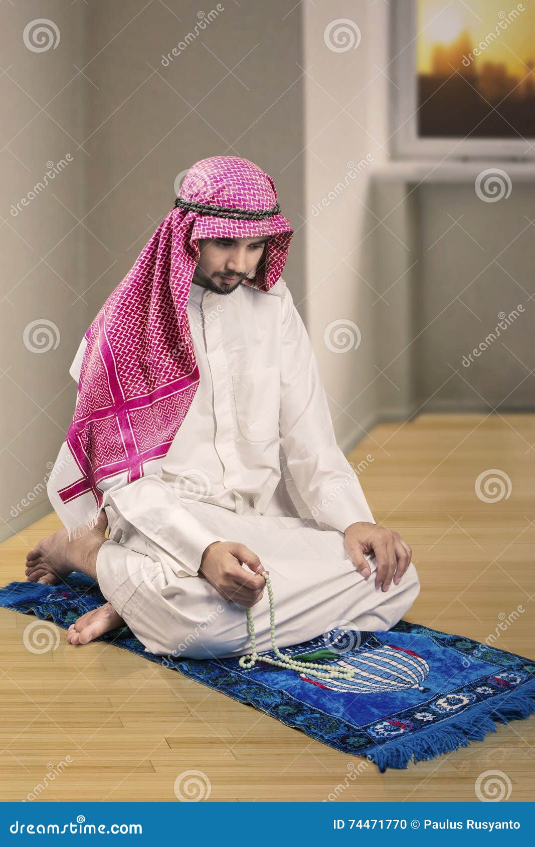 arabian person doing dhikr