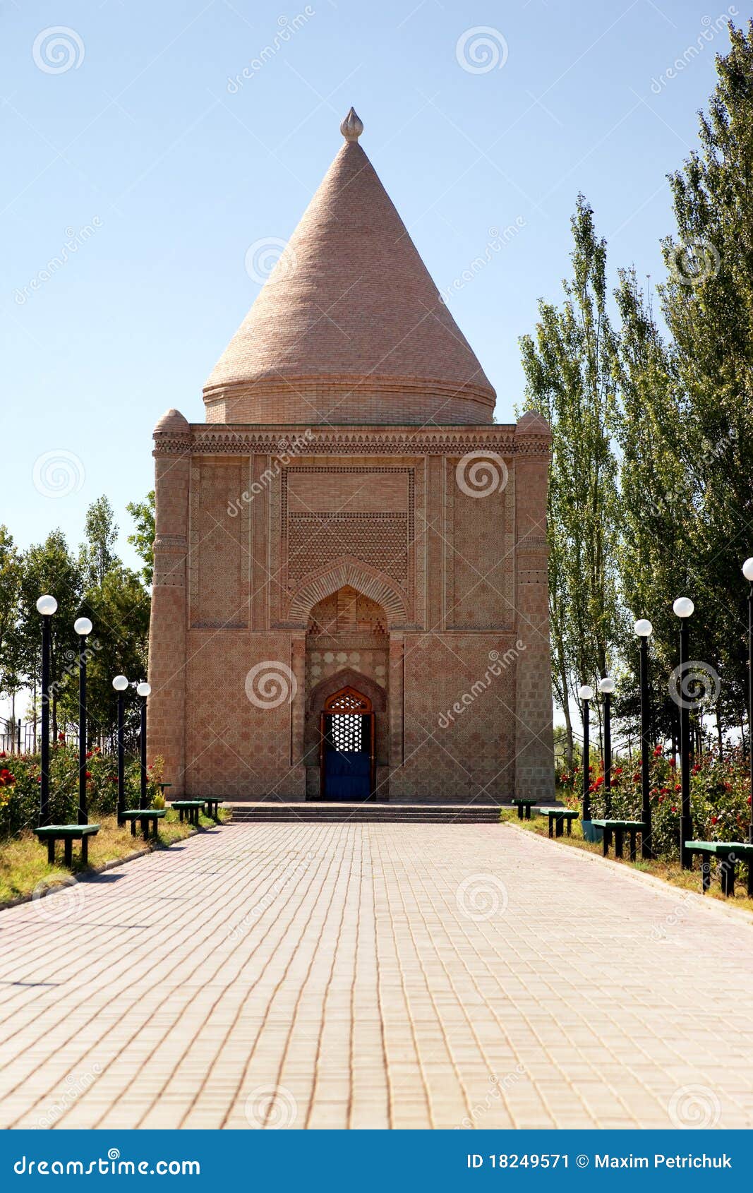 arabic mausoleum