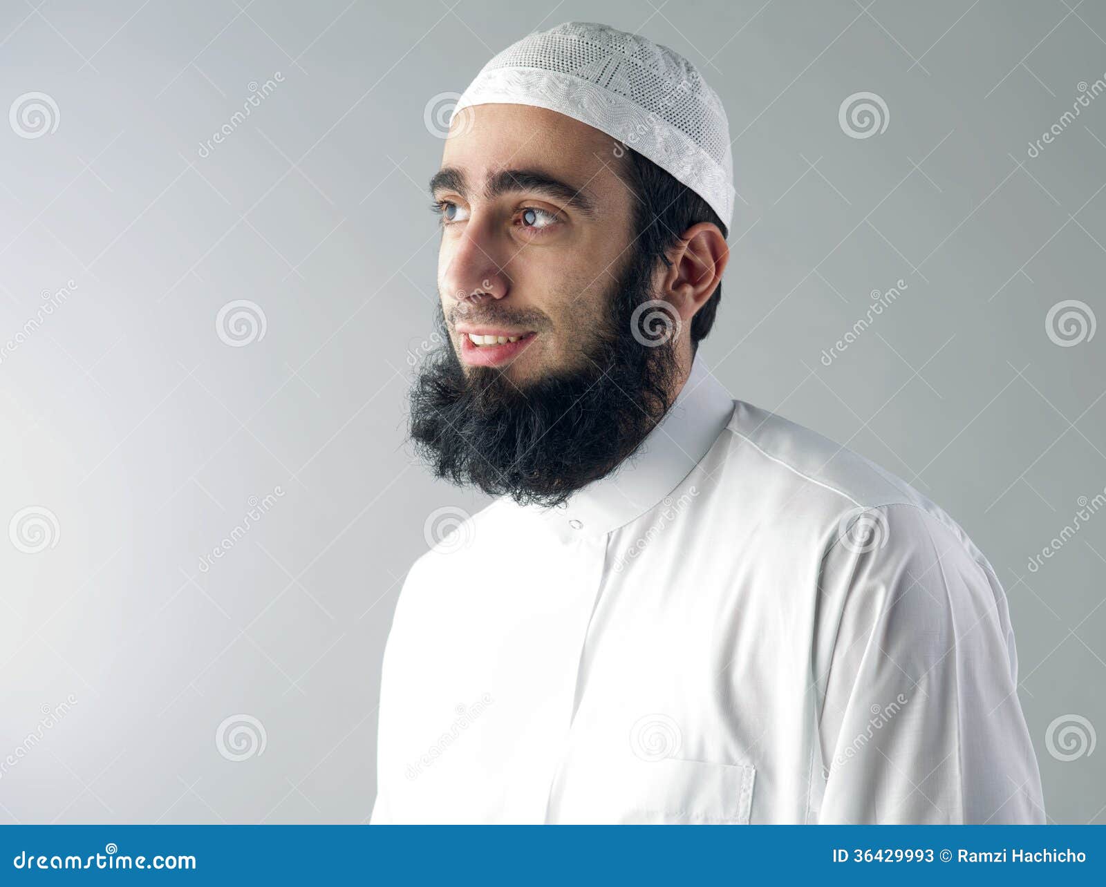 Борода в исламе можно ли. Мусульманская борода. Бородатый мусульманин. Борода мусульманина. Мужчина мусульманин.