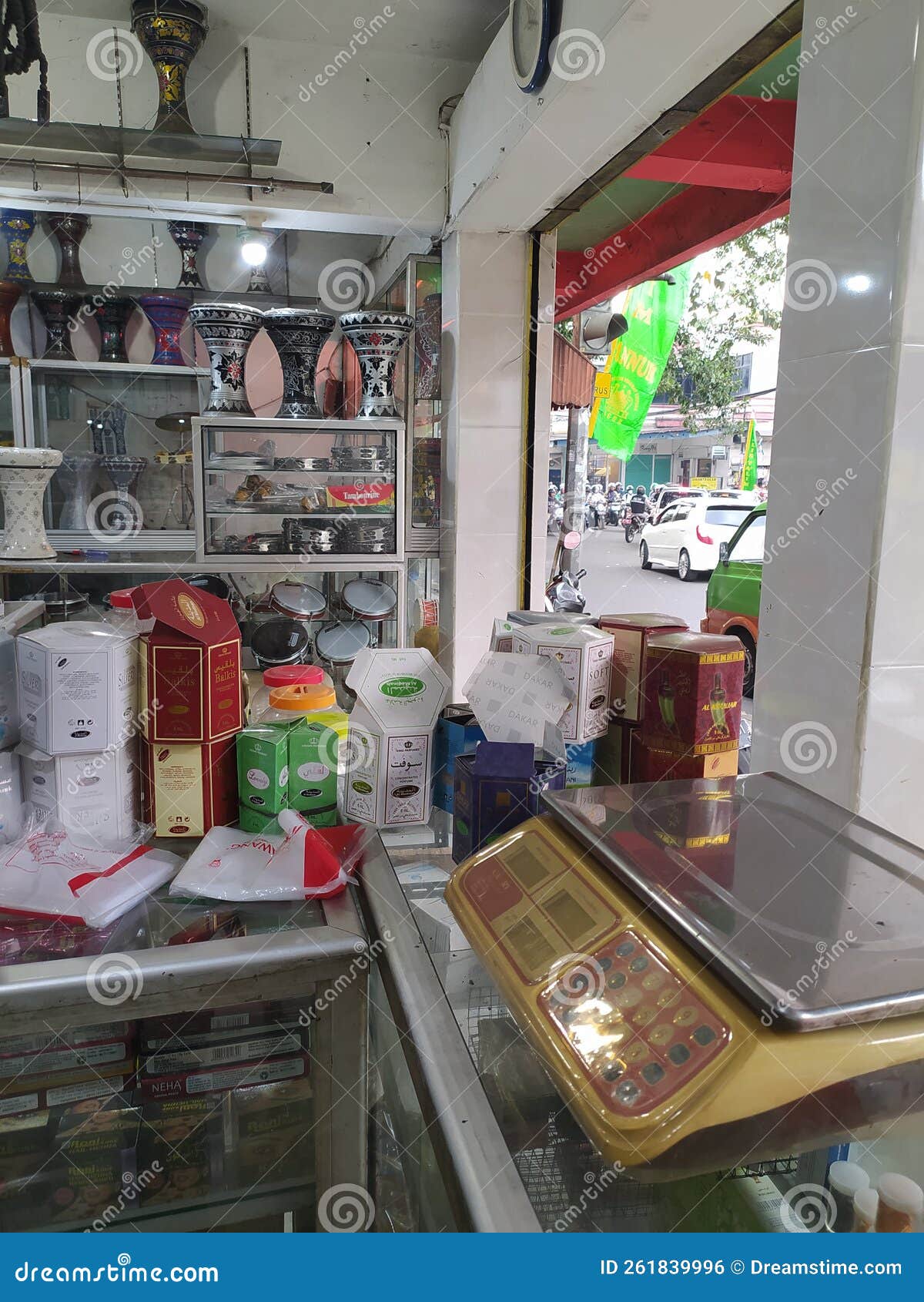 Arabic store side highways editorial photo. Image of business 261839996