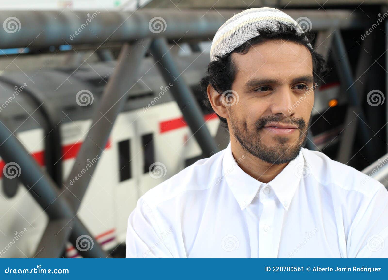 Arabischer Mann Auf Zugreise Stockbild - Bild von arabisch, person ...
