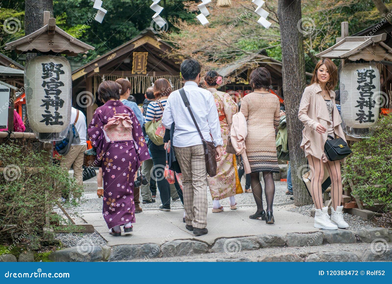 japanese tourists travelling abroad