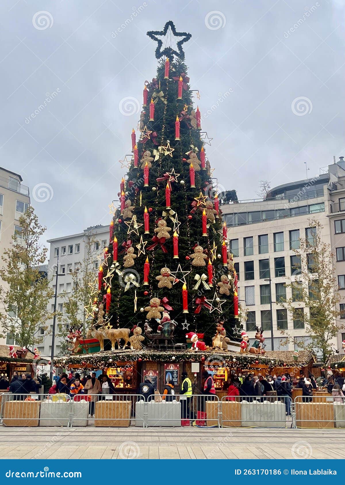 Arbre de Noël sur pied lumineux - Happy Fiesta Lyon