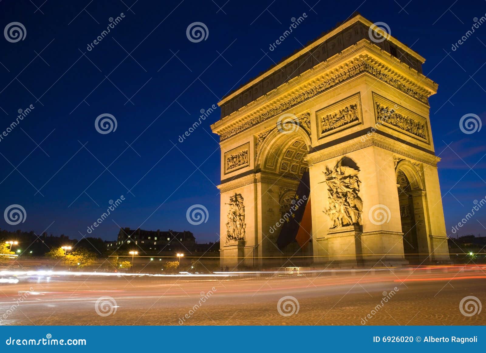 arc de triomphe at night, paris, france