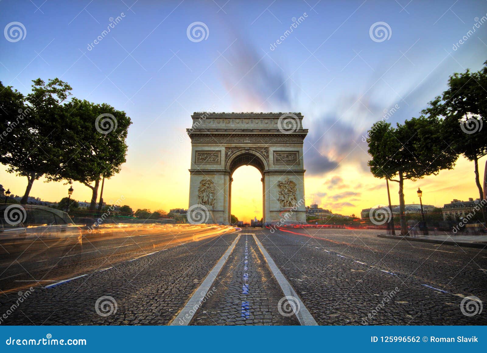 arc de triomphe at sunset, paris