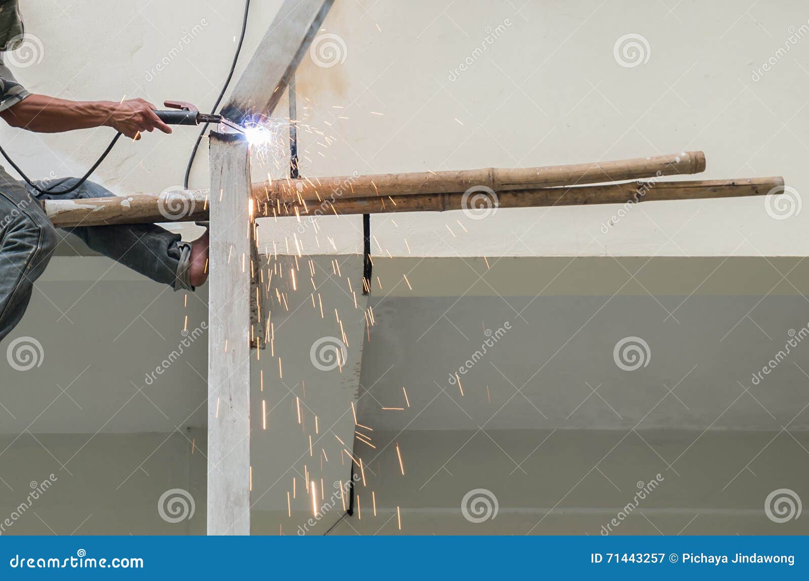 Arc Welder Cutting Steel Pipe Stock Image Image of laser, pipe 71443257