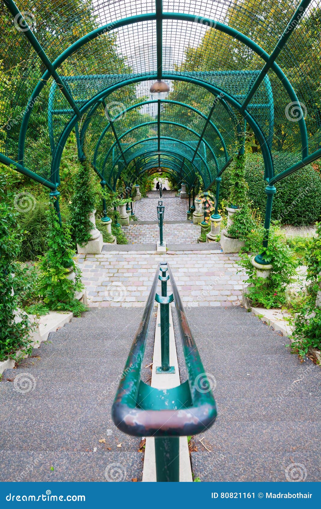 Arcada En El Parc De Belleville En Paris Imagen De Archivo Imagen De Parque Walking 80821161