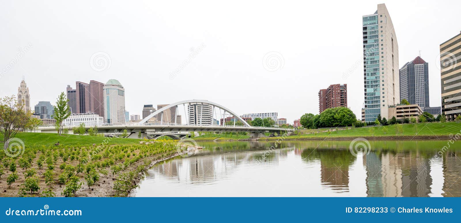 Arch Bridge and Columbus Ohio Skylinle Stock Image Image of water