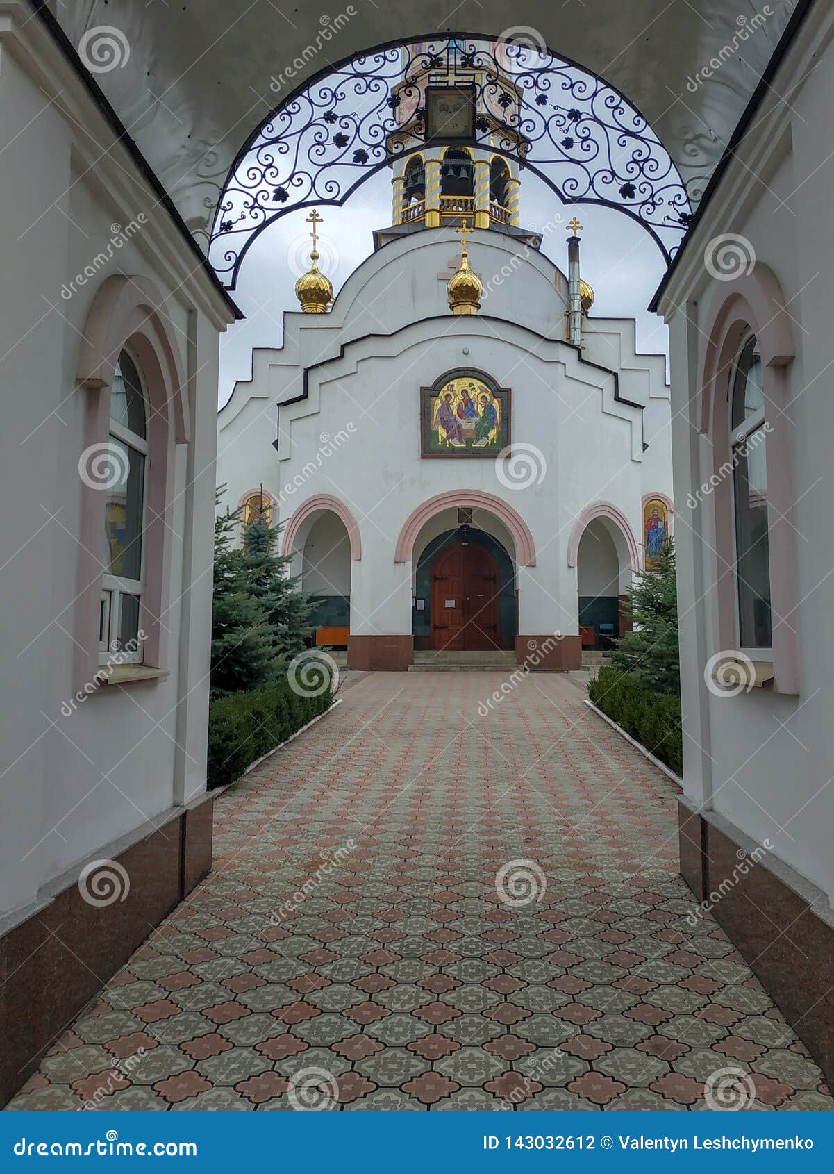 arch entrance to the holy trinity cathedral in kramatorsk