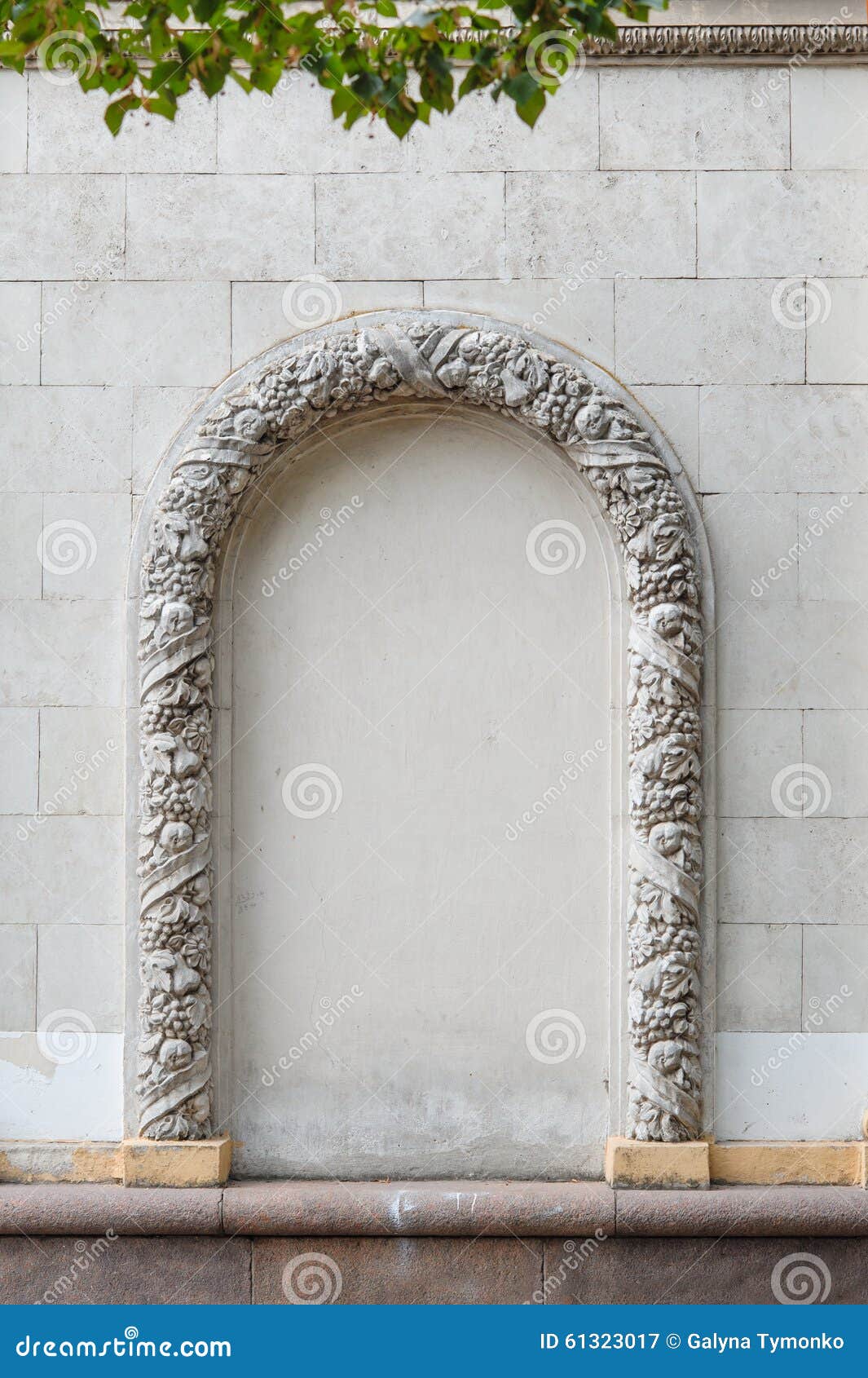 Arch Molding Decorates on the Plain Concrete Wall Stock Image Image