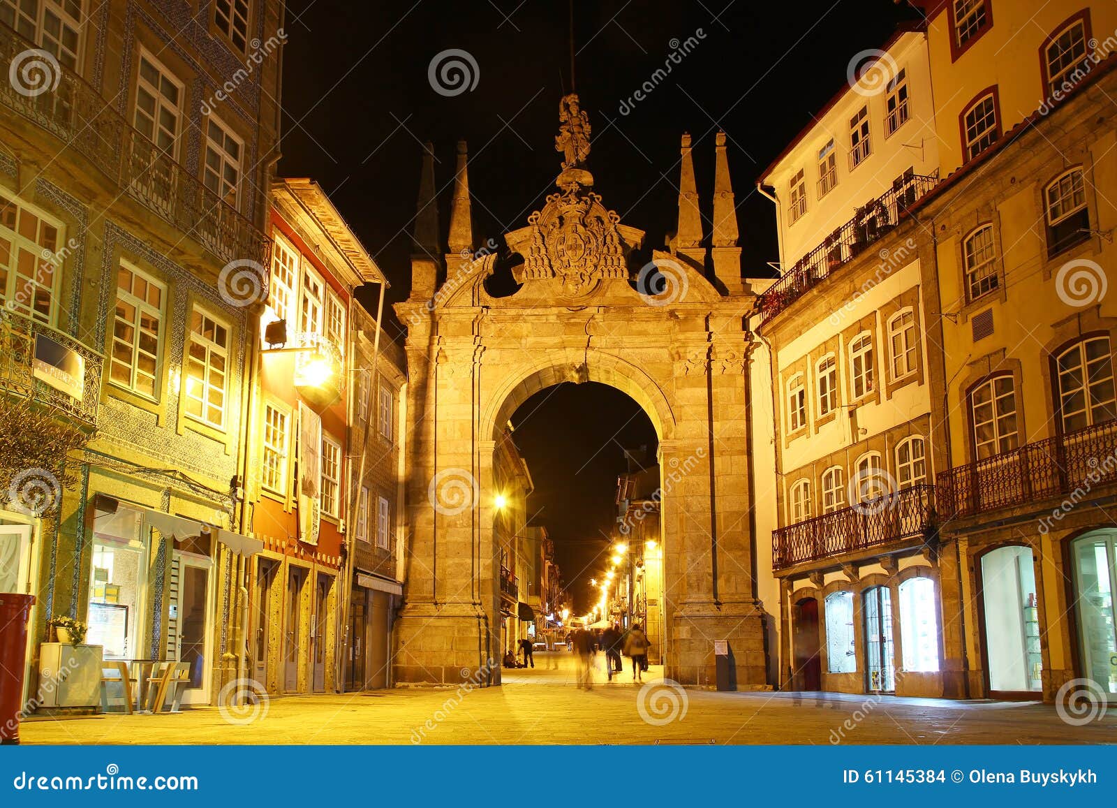 arch of the new gate (arco da porta nova), braga, portugal