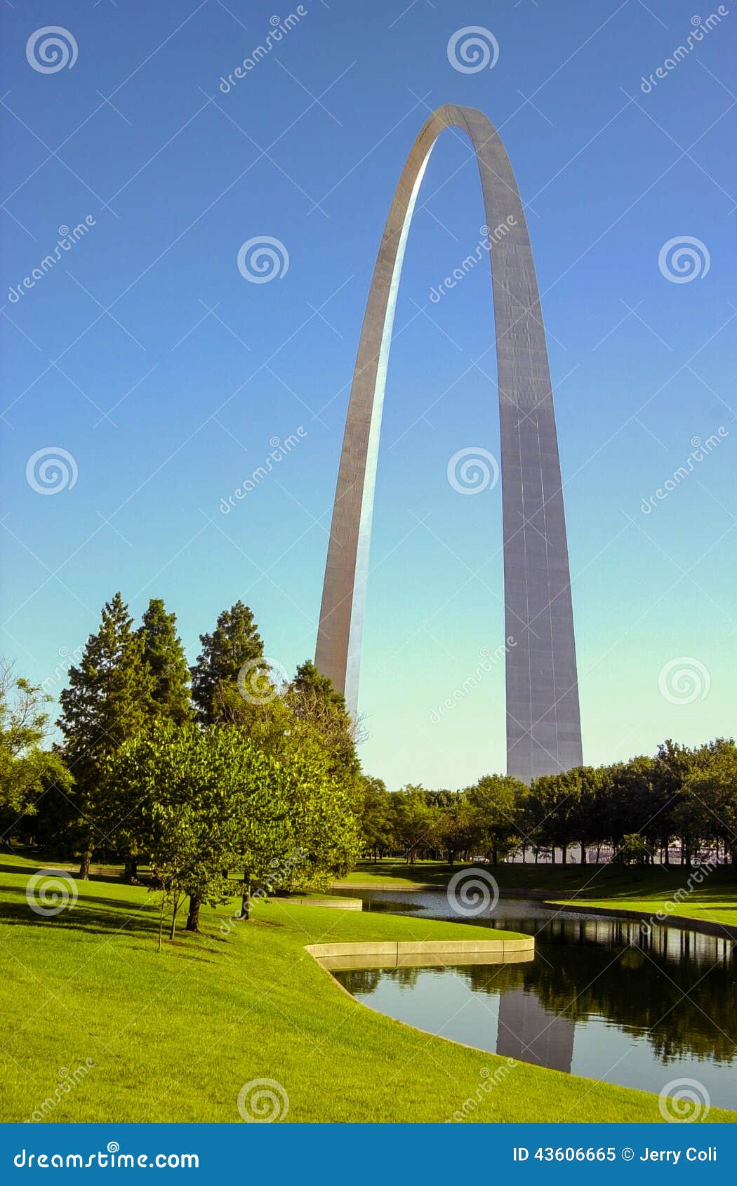 The Arch in St. Louis, MO. editorial image. Image of gateway - 43606665