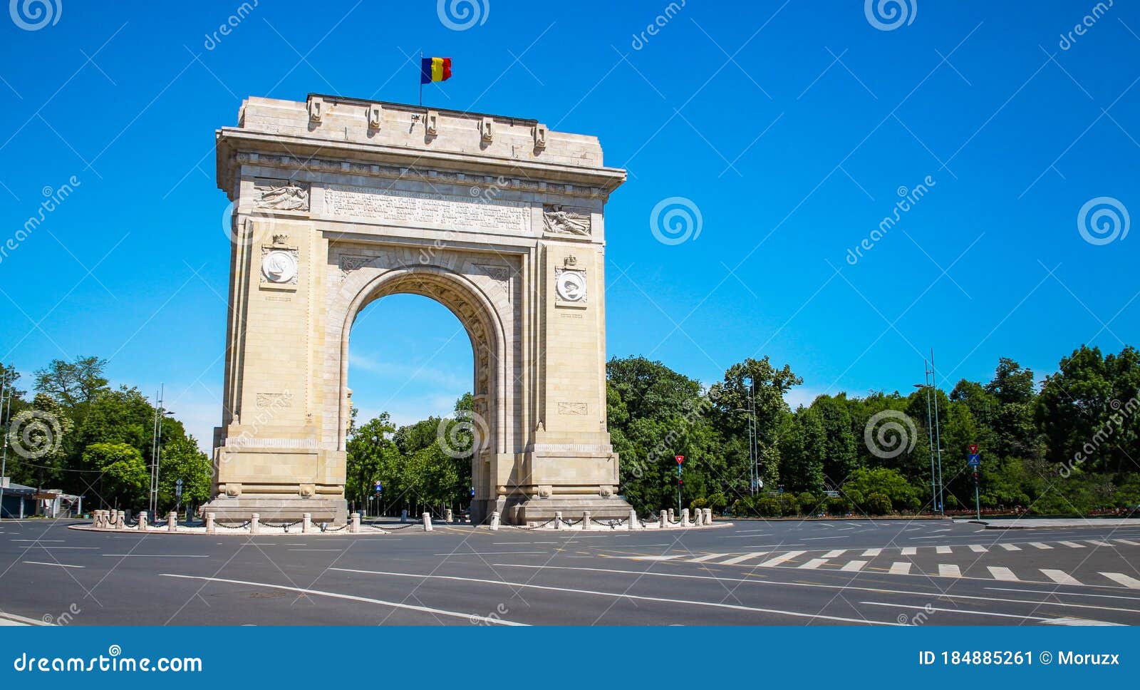 arch of triumph bucharest wide shot - arcul de triumf