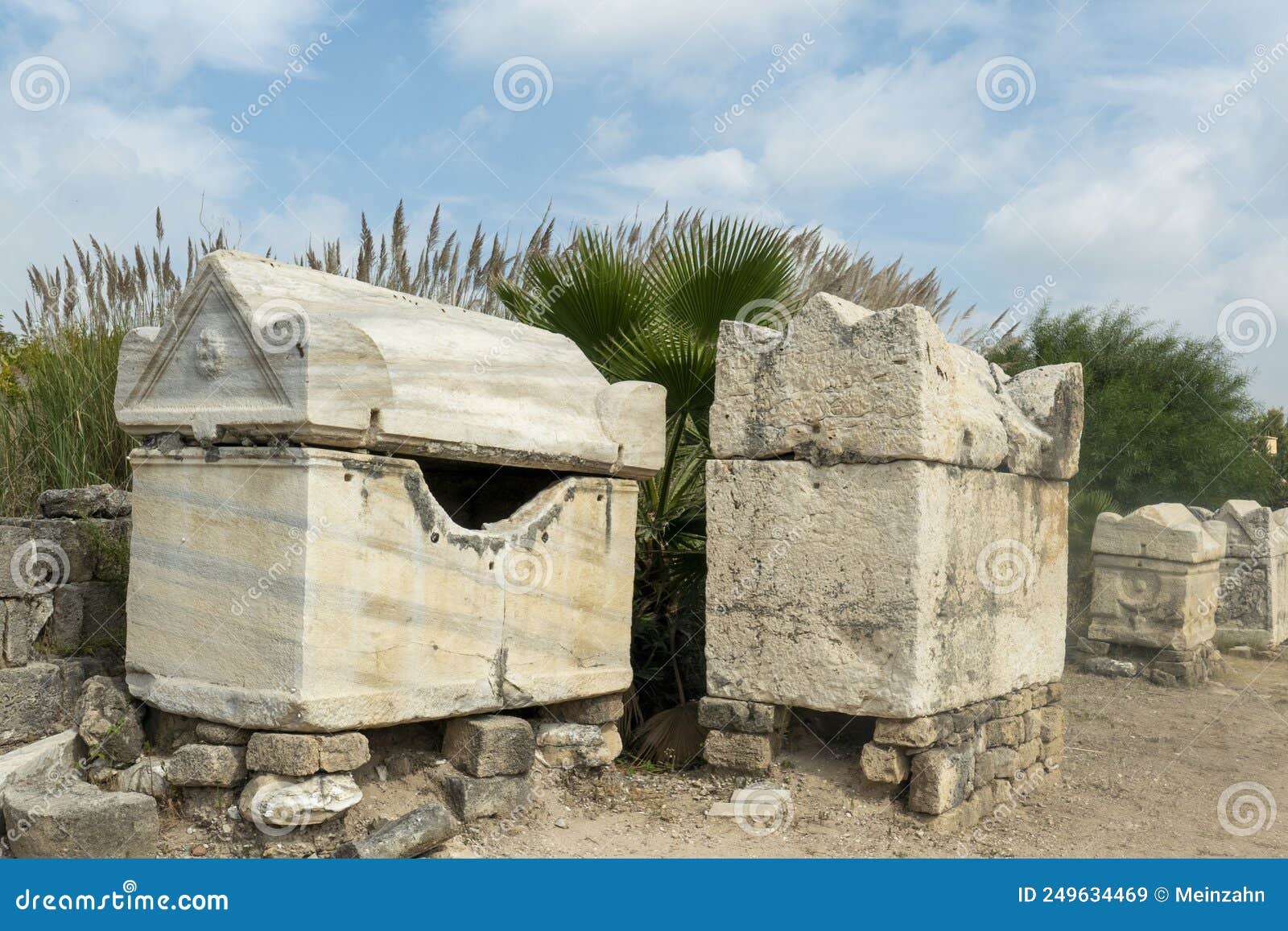 arch von hadrian an der nekropole al-bass tire. weltkulturerbe der unesco im libanon
