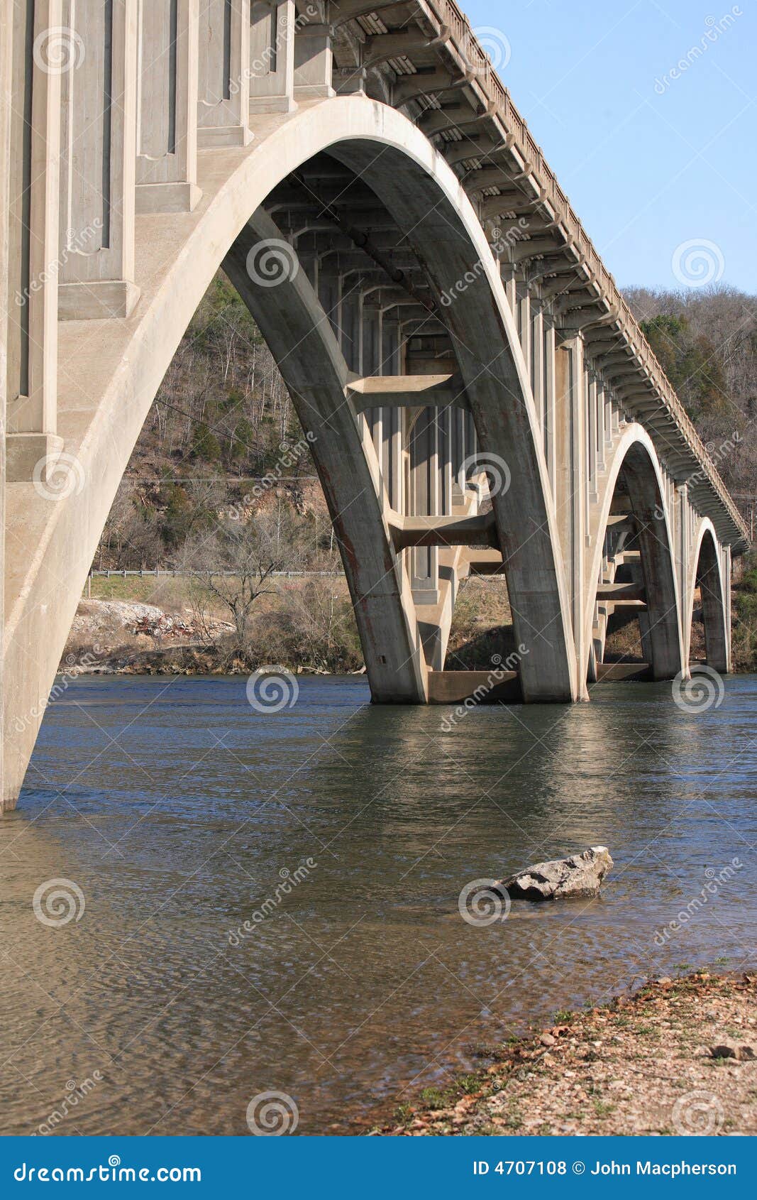 arched bridge