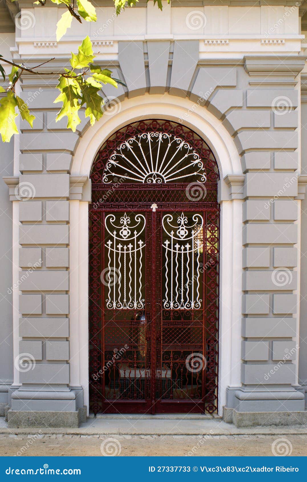 architectural door detail of thermal pedras salgad