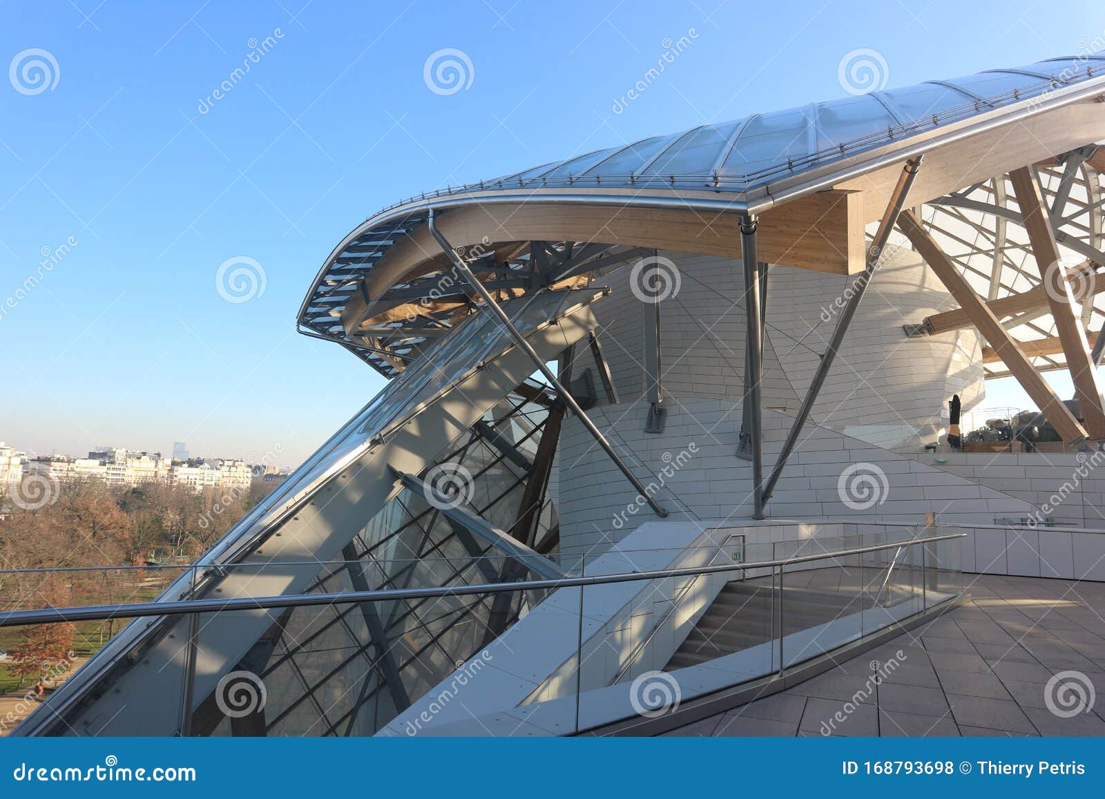 Architecture by Frank Gehry Editorial Stock Photo - Image of center, city:  168793698