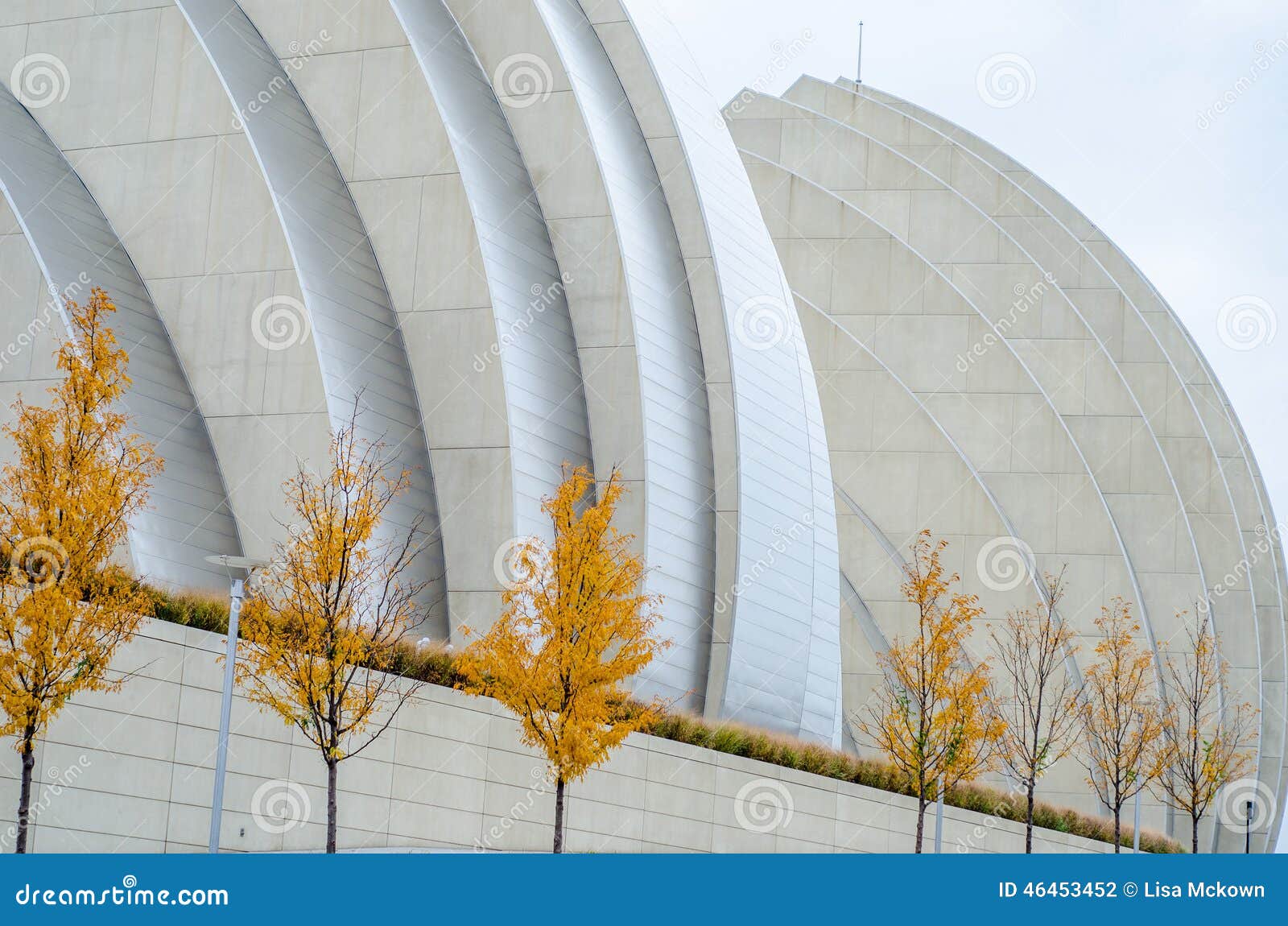 architecture of outside of kauffman center for the performing arts