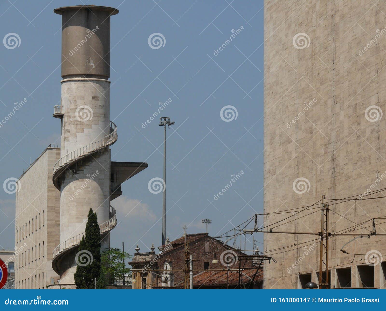 Architettura Razionalista Della Stazione Termini Di Roma Torre Con Serbatoio D Acqua E Scale A Spirale Fotografia Editoriale Immagine Di Termini Acqua