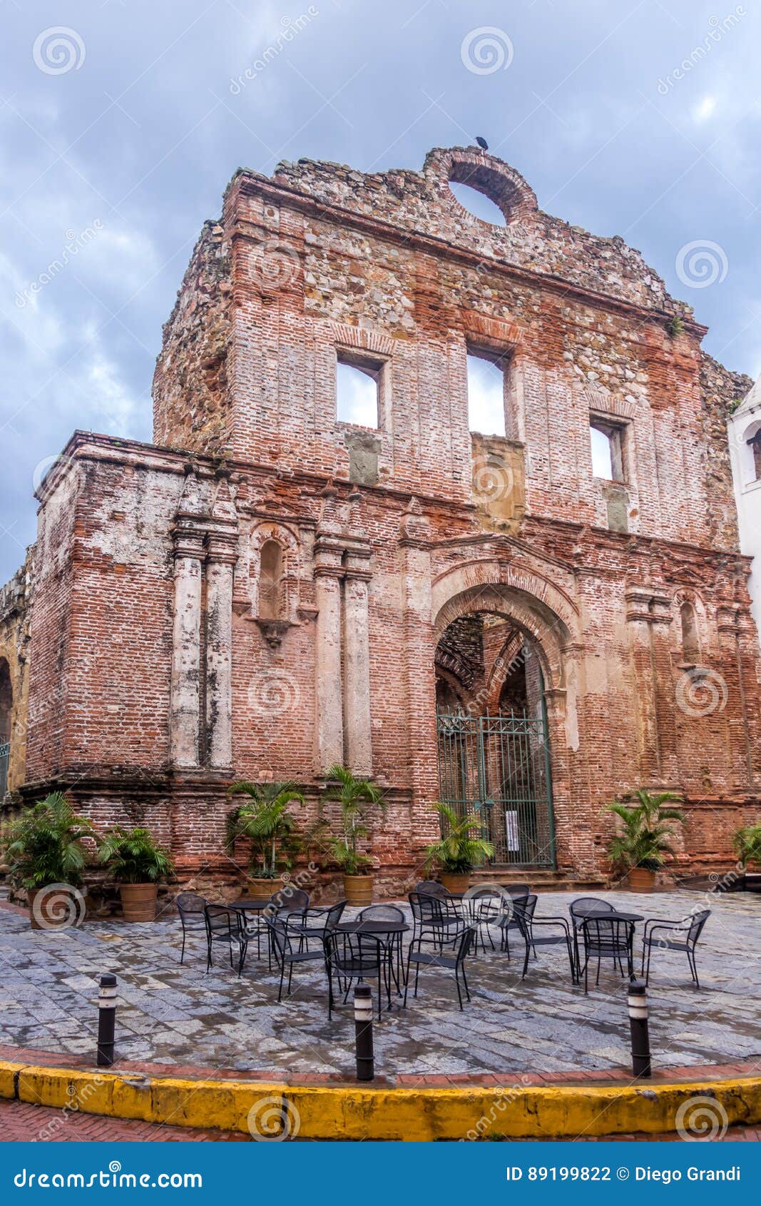 arco chato in casco antiguo - panama city, panama