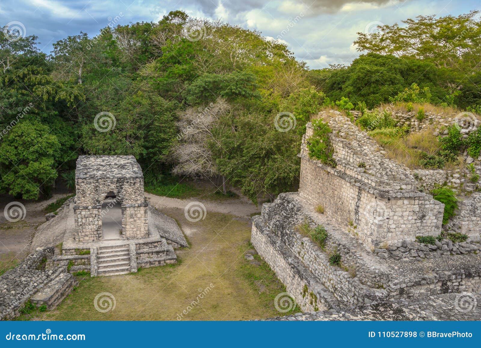 arco de entrada in ek balam ancient mayan city