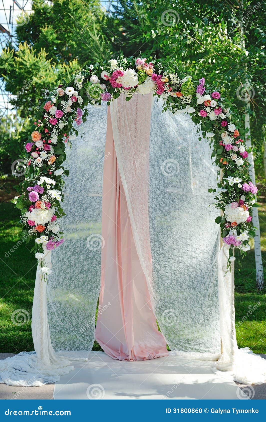 Arco De La Boda Con Las Flores Foto de archivo - Imagen de frente, verano: 31800860 Arco De La Boda Con Las Flores Foto de archivo - Imagen de frente, verano: 31800860