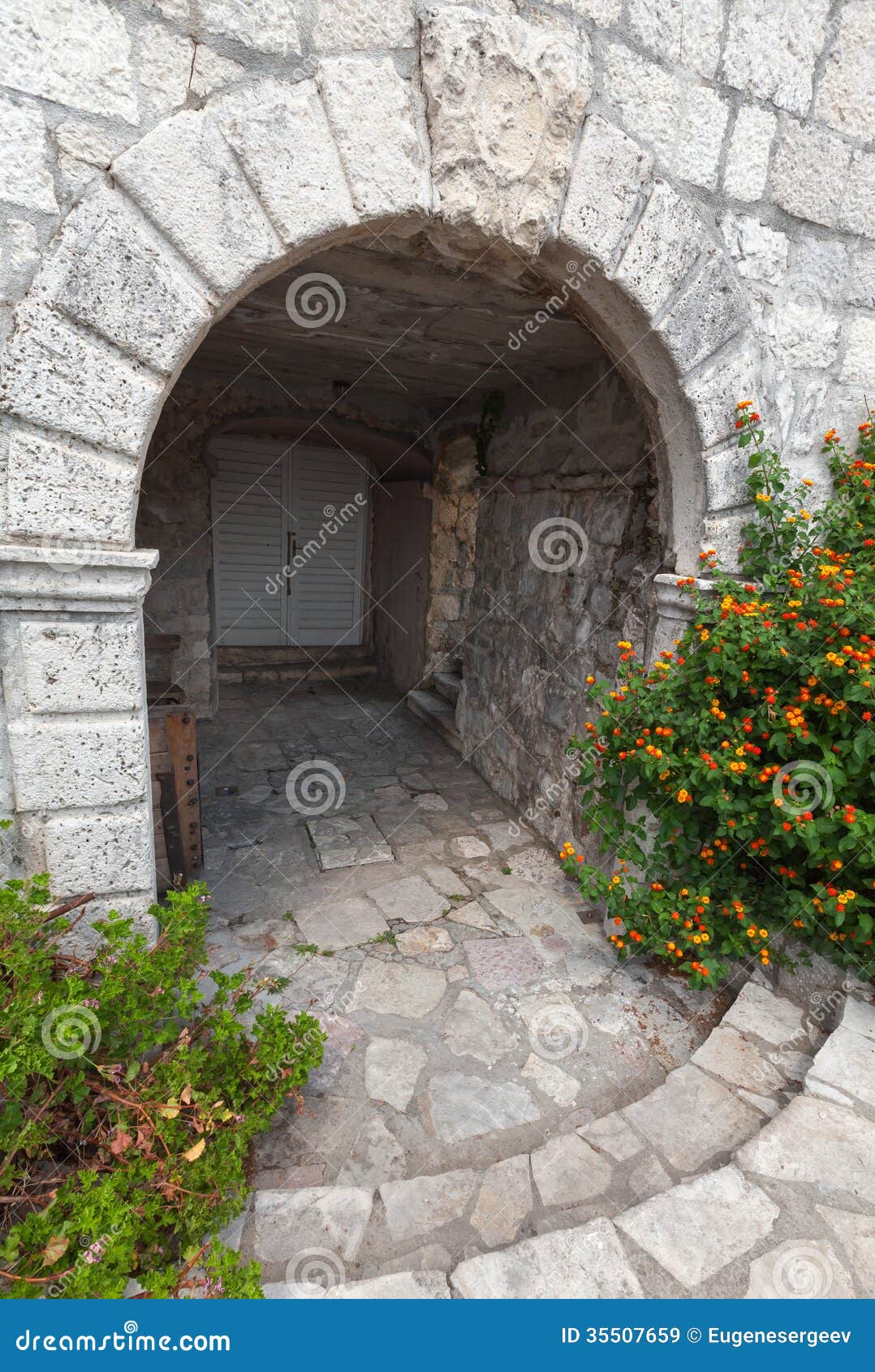 Arco De Piedra, Entrada a La Casa Antigua Imagen de archivo - Imagen de  ladrillo, oscuro: 35507659