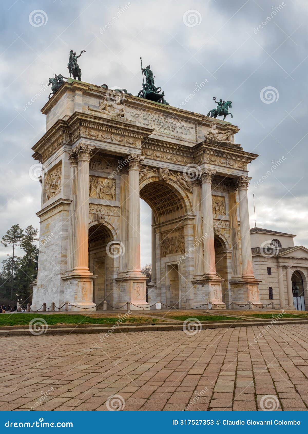 arco della pace in milan, italy