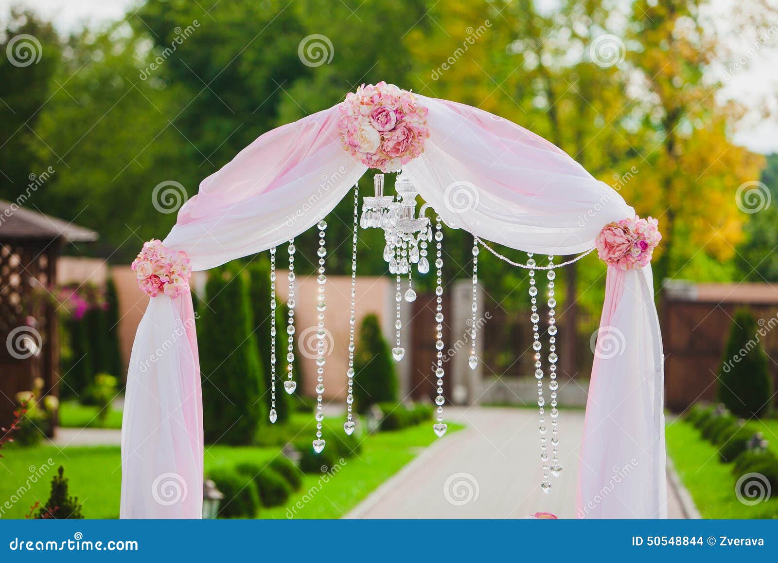 Estructura Para Globos Arco De Bodas De Metal Blanco (2x2 M) - Decoración  Para Fiestas, Jardines Y Eventos Arco Decoracion, image size:1600x1157