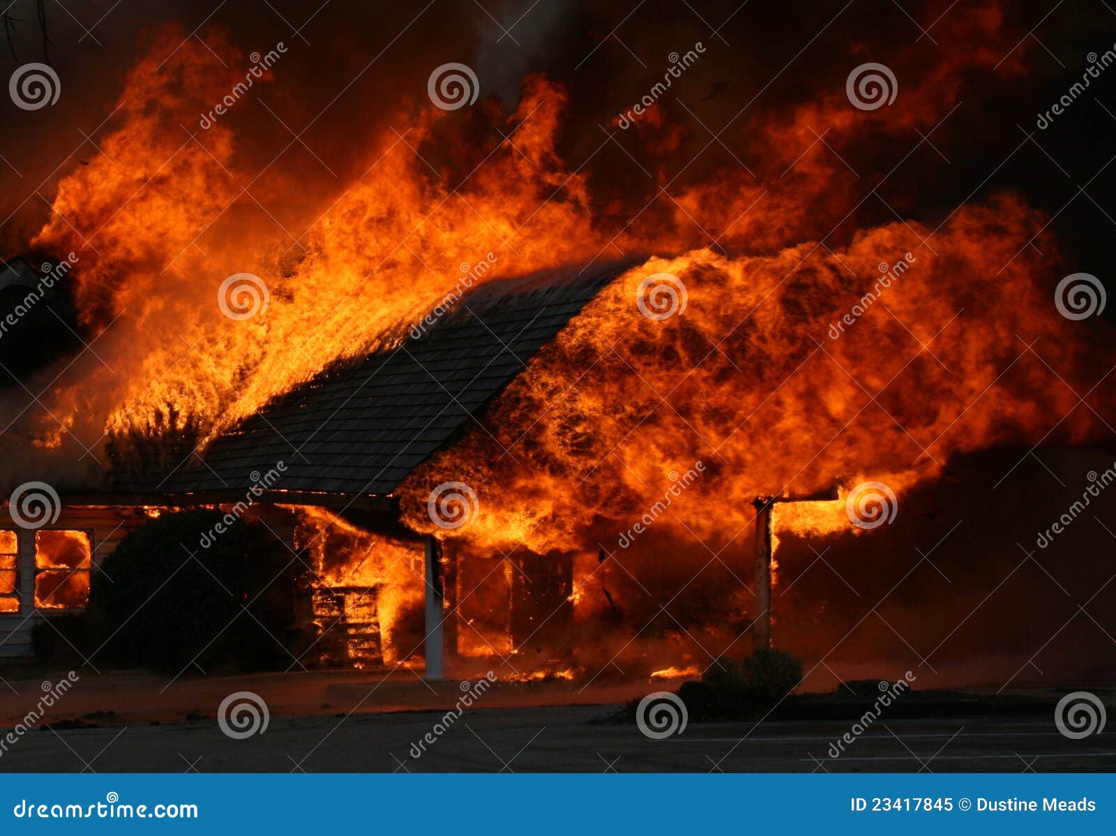 Incendio en la casa de Herrmann - Chicago Fire, image size:1600x1198