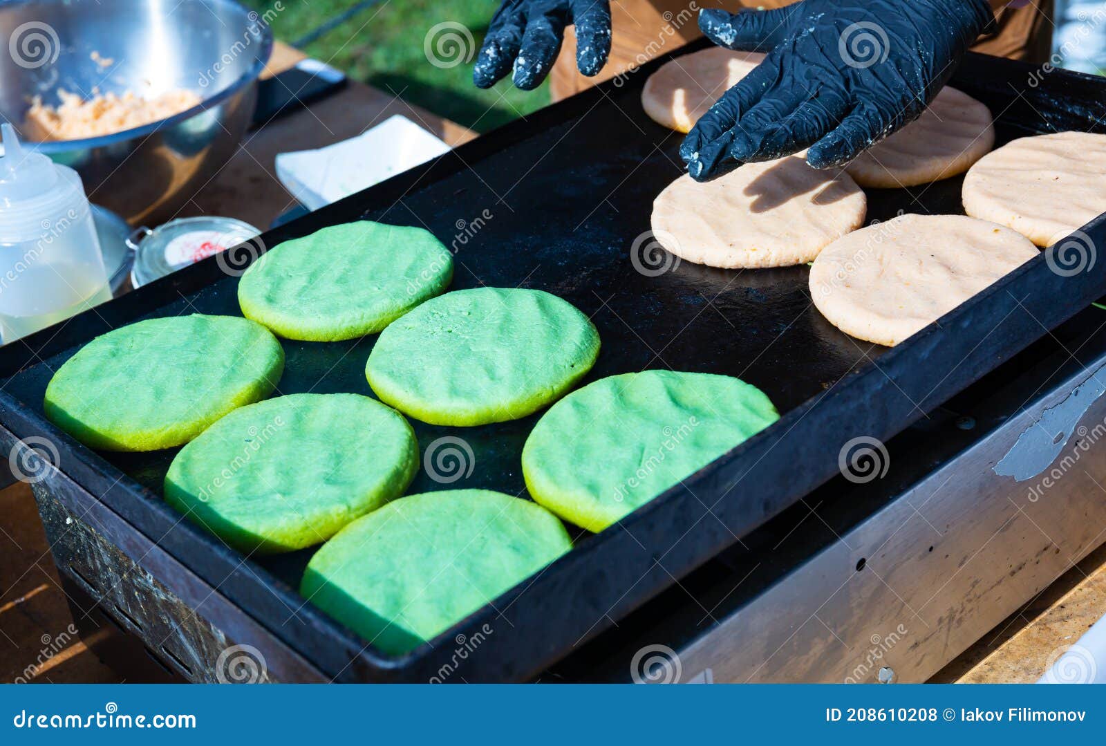 Arepas De Harina De Maíz Comida Tradicional De Calle Rápida