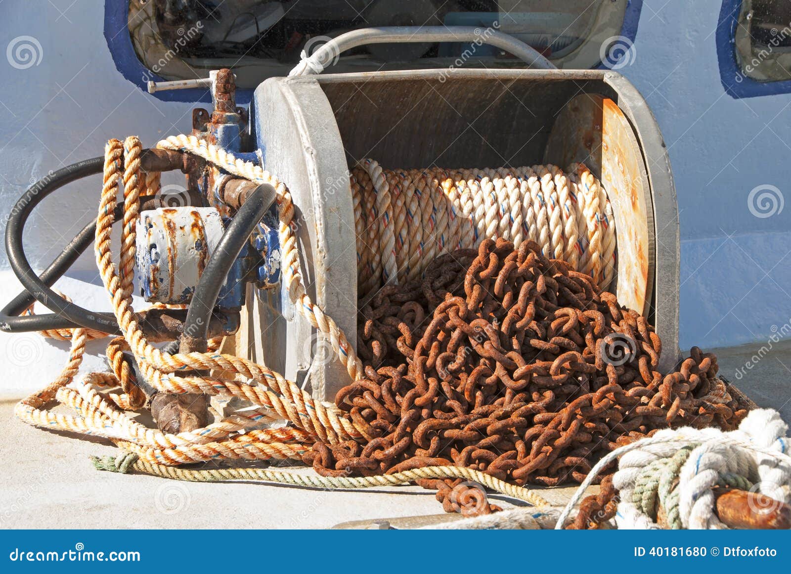 Argano della barca fotografia stock. Immagine di attracco 40181680