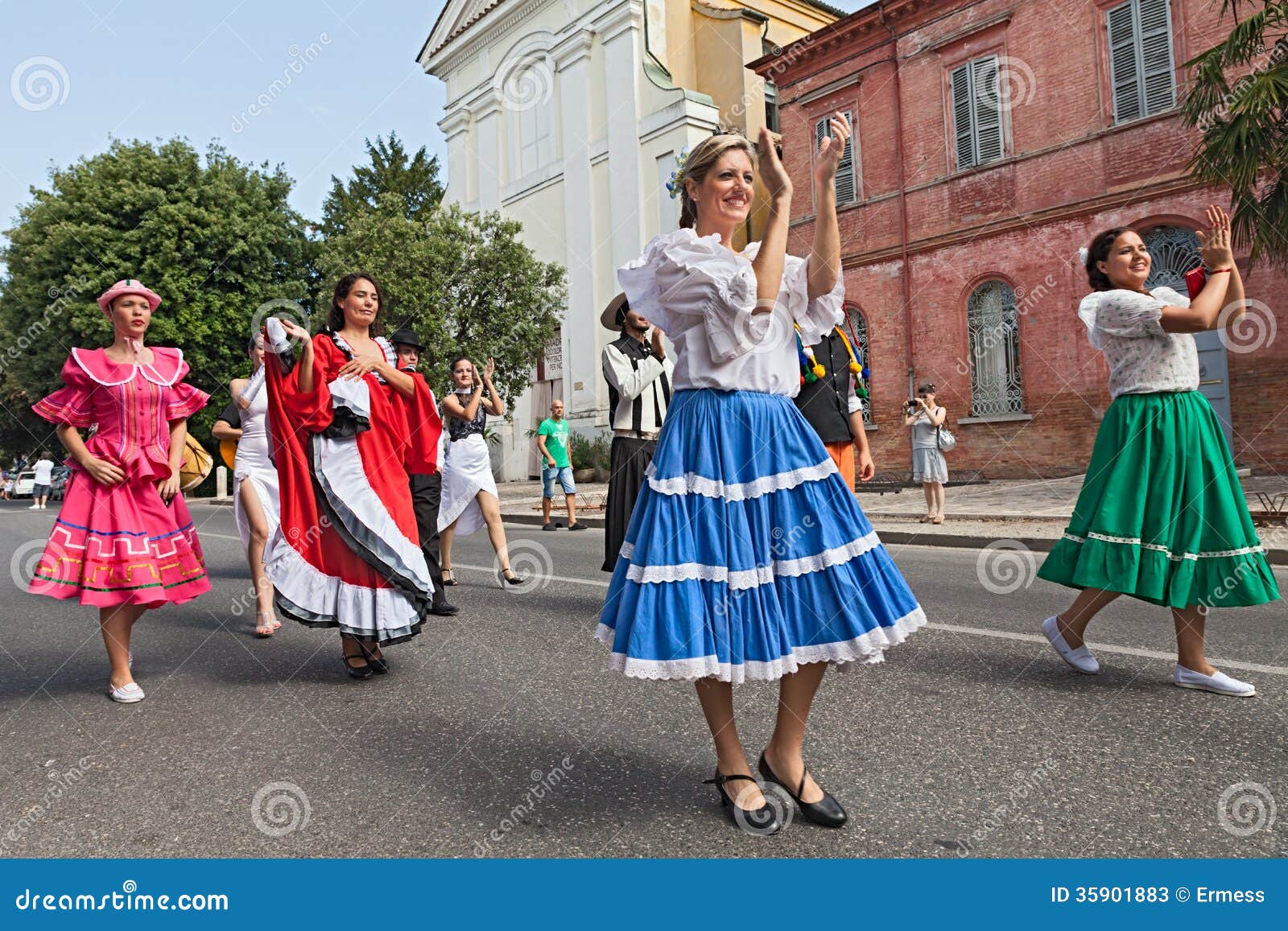 traditional dress for argentina