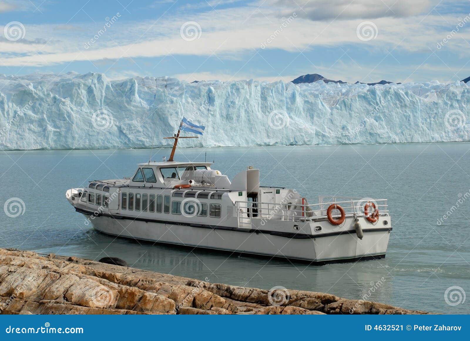 argentine excursion ship near the perito moreno gl
