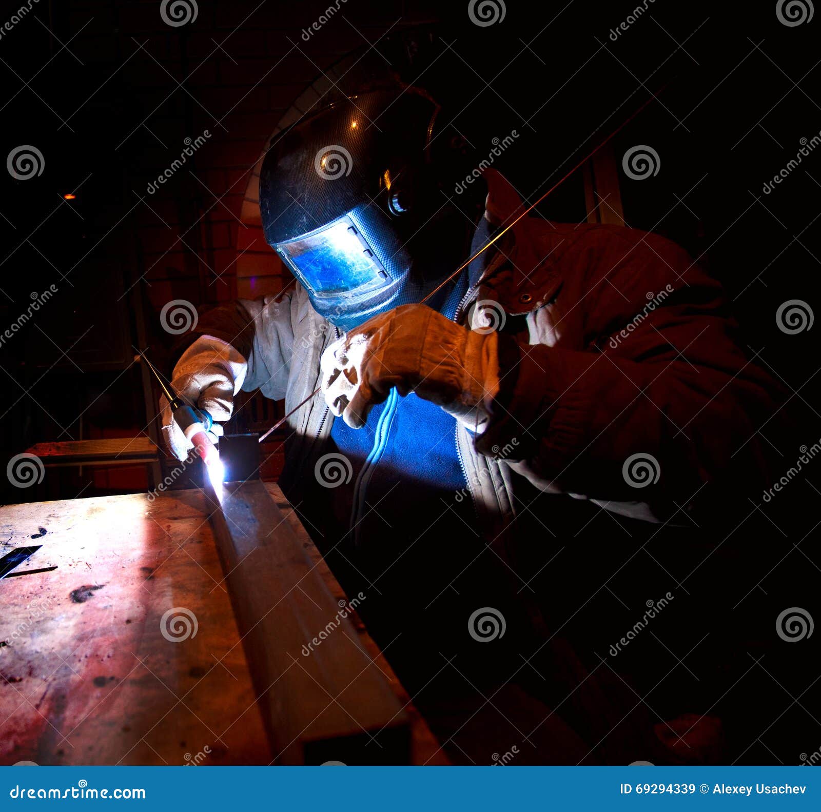 The Plasma Argon Gas Cutting Machine Control By CNC Program Cutting The