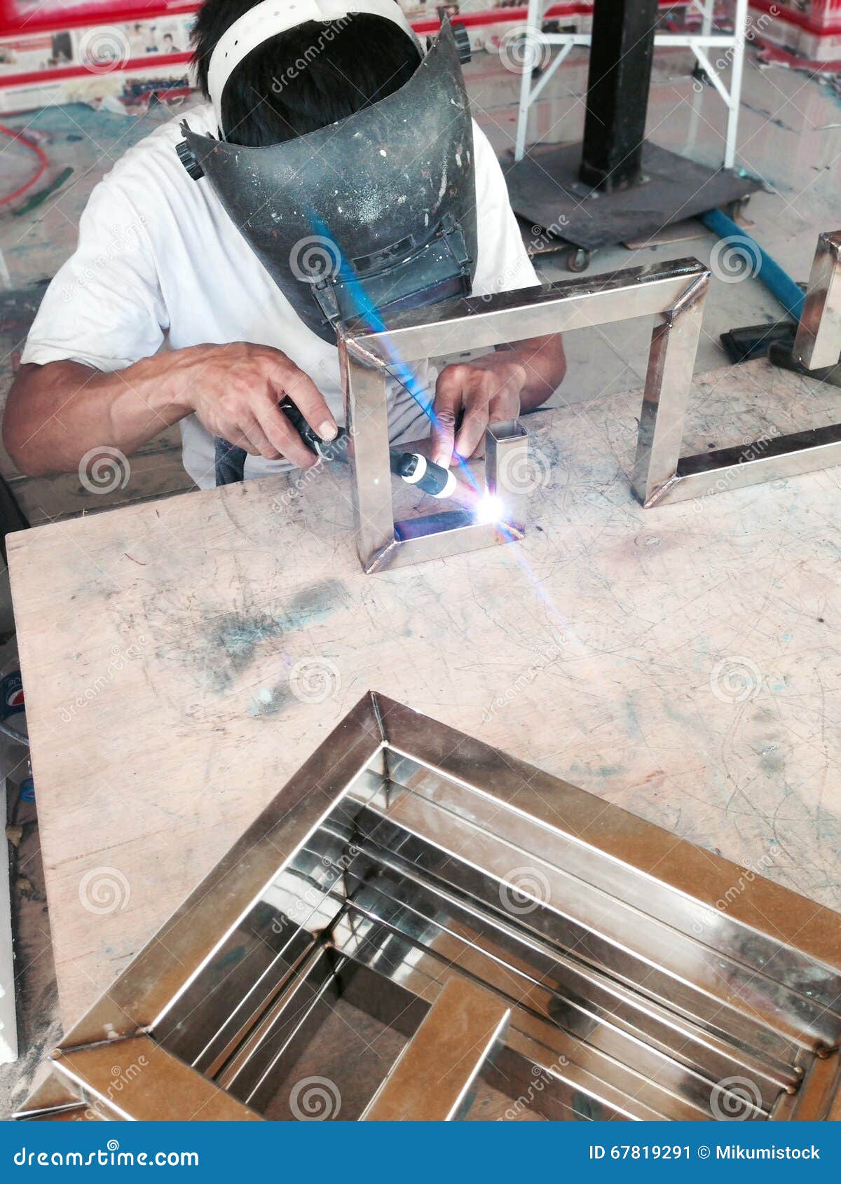 The Plasma Argon Gas Cutting Machine Control By CNC Program Cutting The