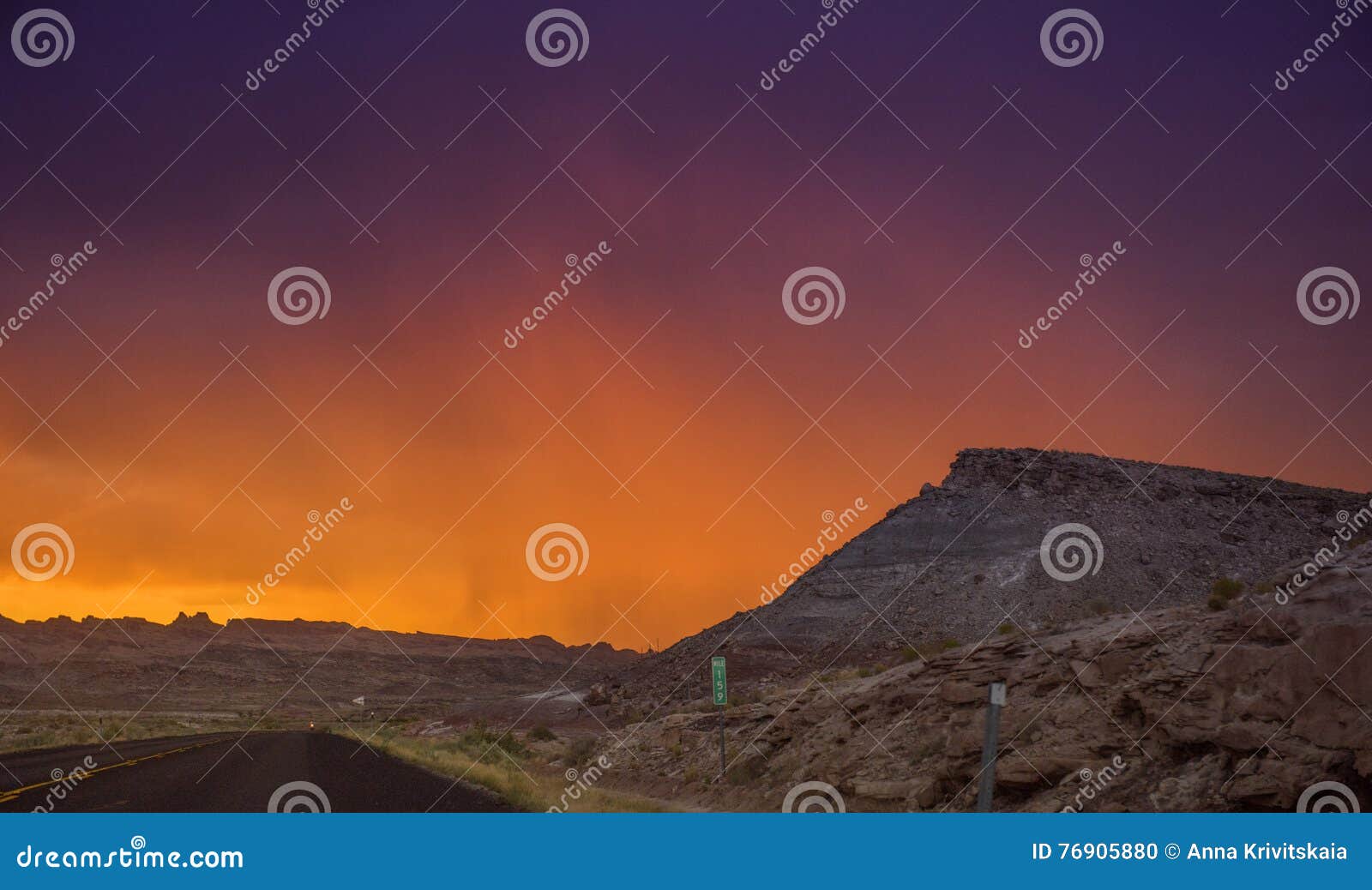 Rotes Feuer-Wüsten-Arizona-Hügel-Sonnenuntergang