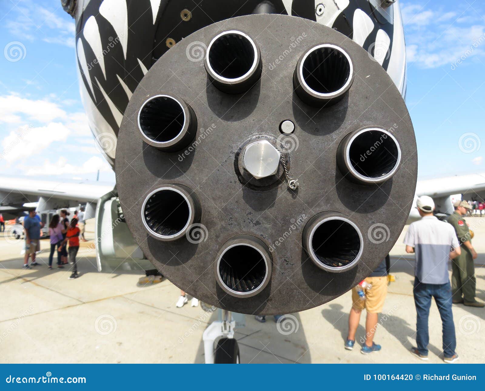 Canhão rotativo de 30mm imagem editorial. Imagem de tambores - 100164420, image size:1600x1290