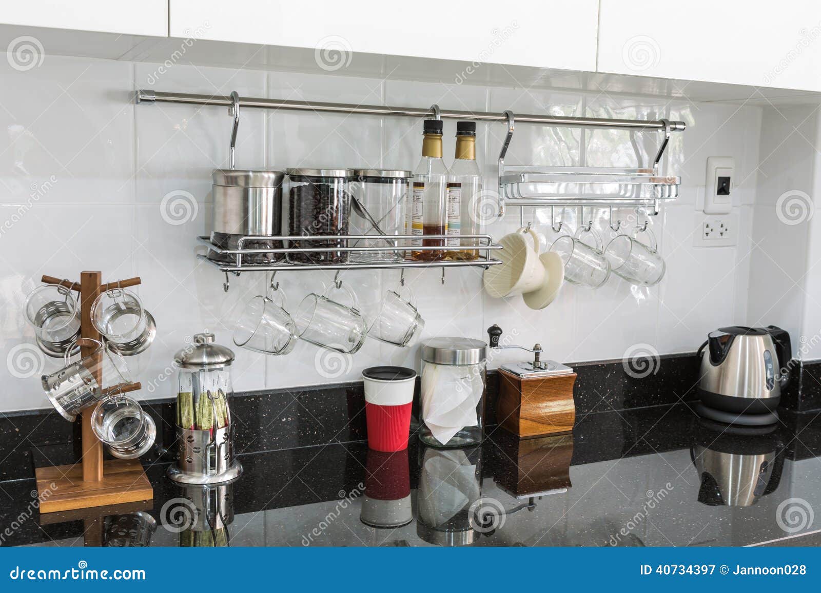 Armadi Da Cucina Con L'angolo Del Caffè Nella Casa Moderna Immagine Stock -  Immagine di lusso, marmo: 40734397