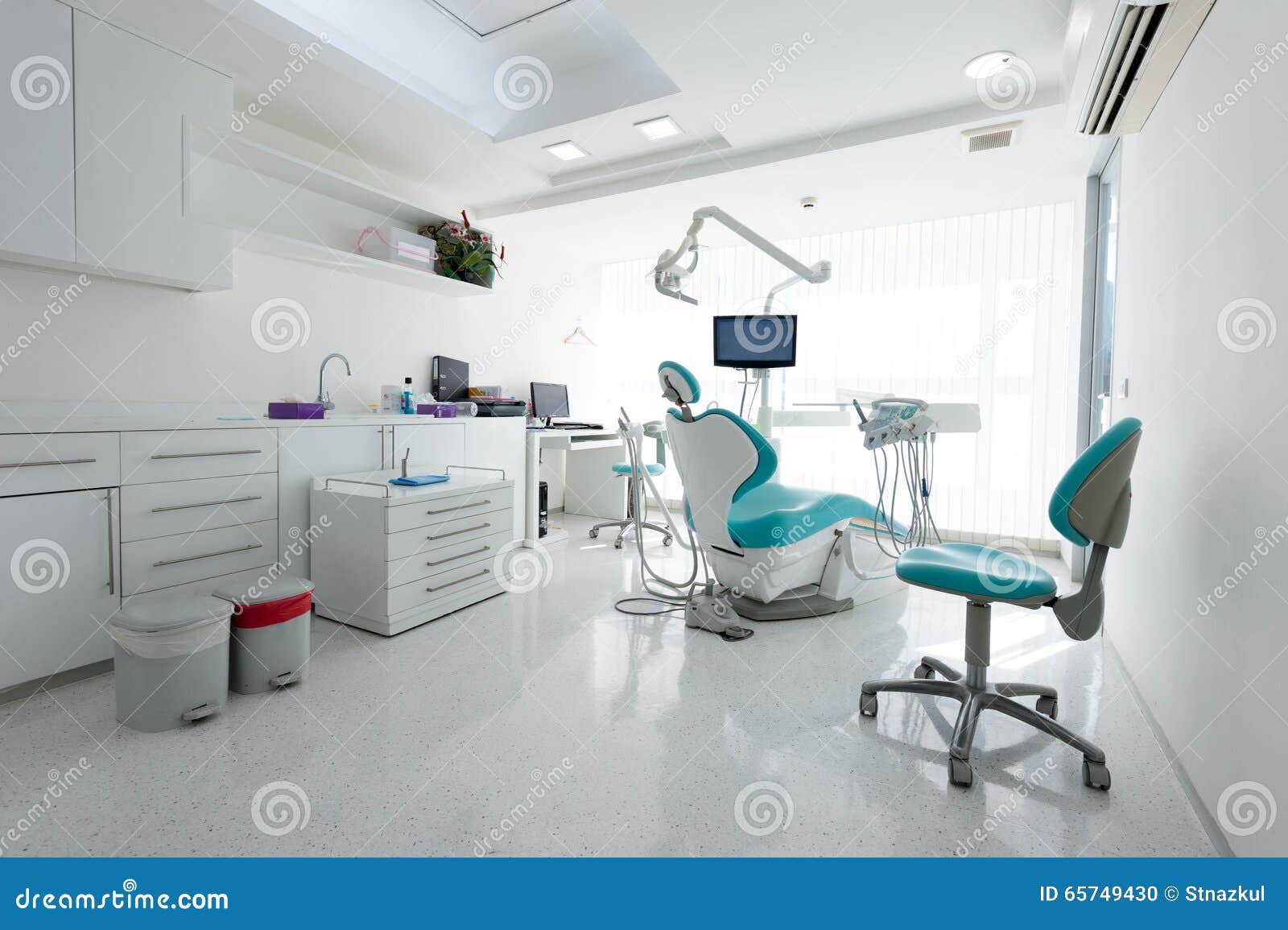 Adventa Armadietto In Resina Di PVC E PP 1 Anta 1 Ripiano Facile Da Montare - Foto 2