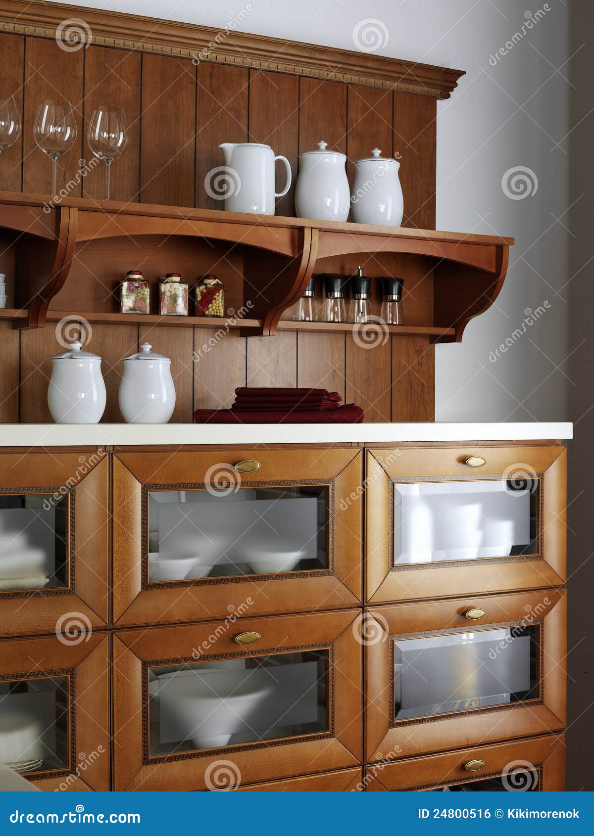 Armadio Da Cucina Per I Piatti Fotografia Stock - Immagine di costruito,  appartamento: 24800516