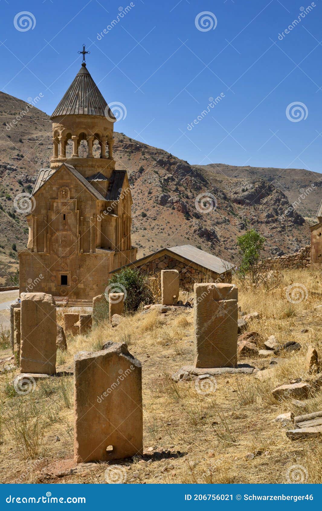 Armenia Noravank : Iglesia De Mausoleo Con Piedras Típicas Armenias En  Primer Plano. Foto editorial - Imagen de mundo, sitio: 206756021