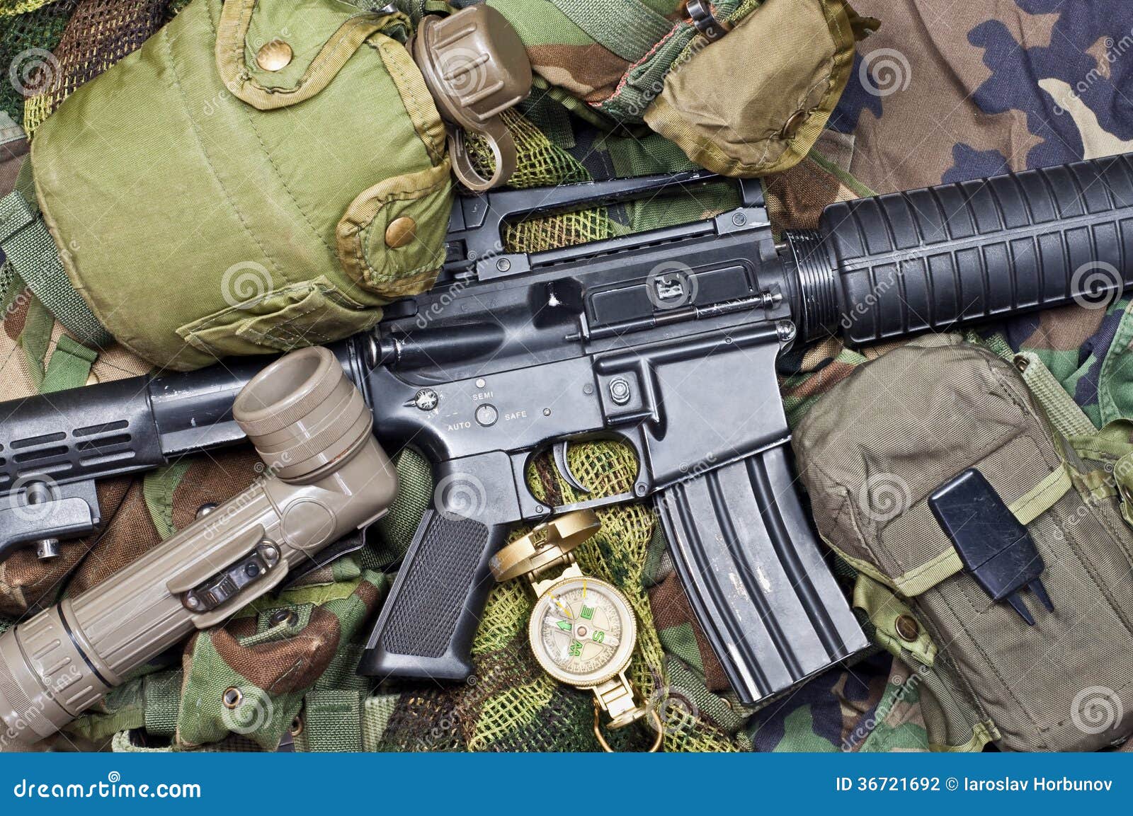 Armes Et équipement Militaire Photo stock - Image du pistolet, militaire:  36721692