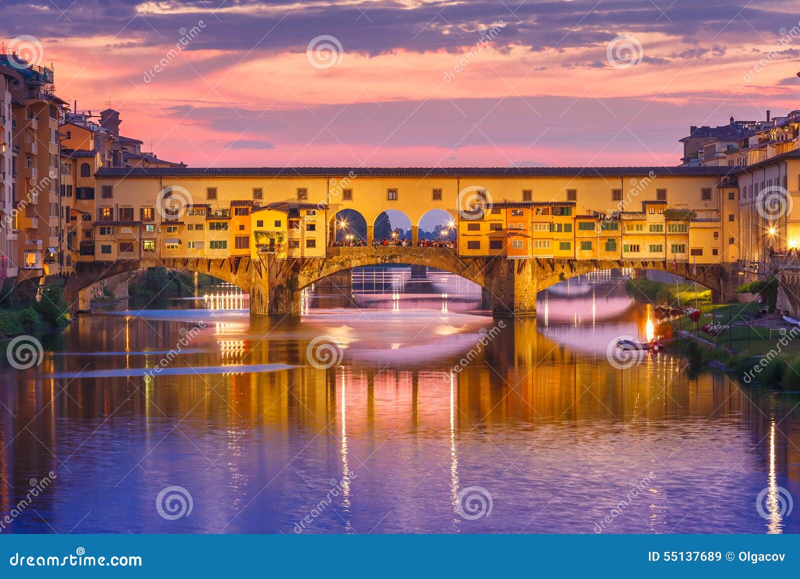 arno and ponte vecchio at sunset, florence, italy