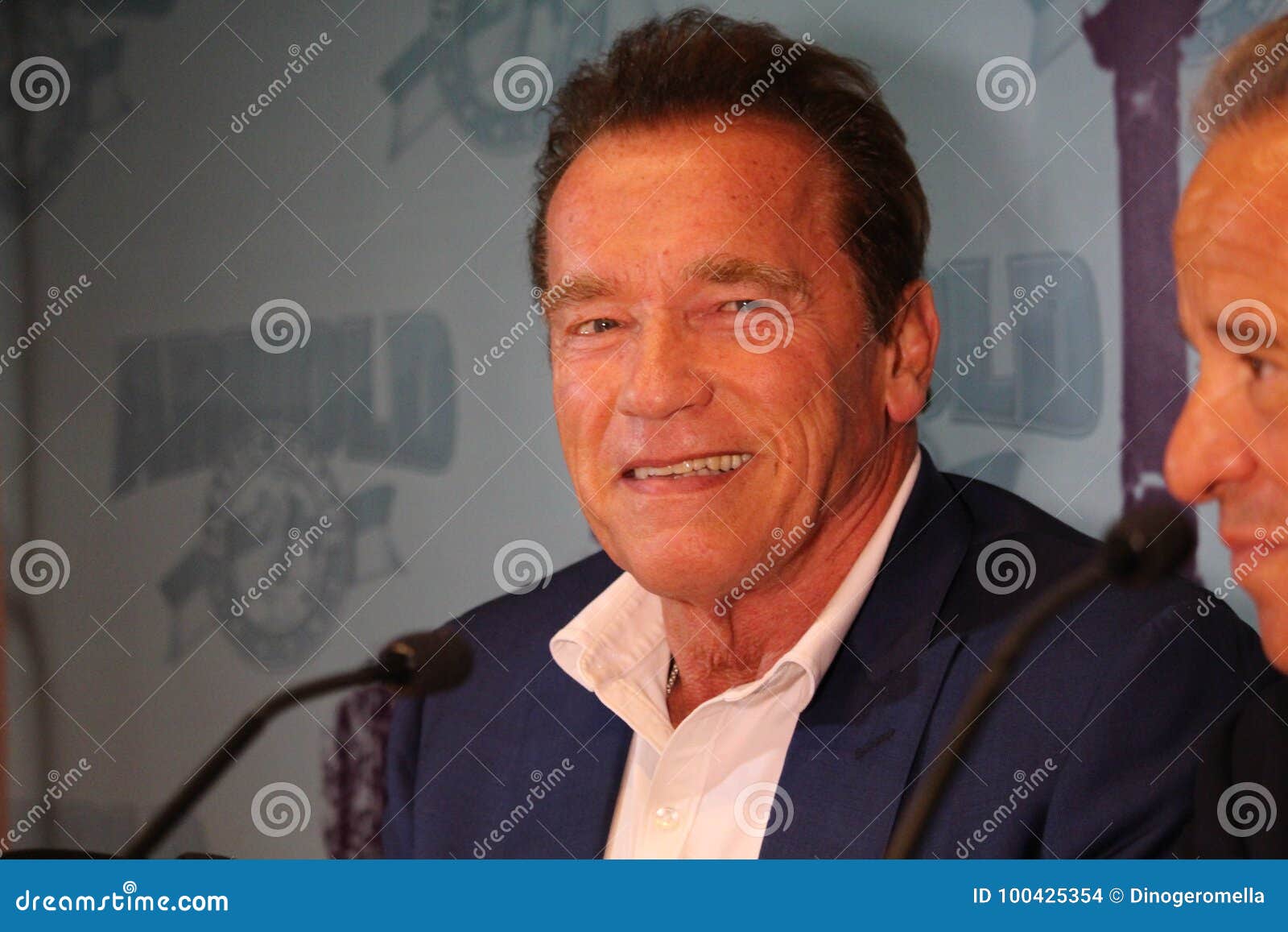 Arnold Schwarzenegger στη Βαρκελώνη. Βαρκελώνη, Ισπανία - 22 Σεπτεμβρίου 2017: Προηγούμενος κυβερνήτης της κατάστασης Καλιφόρνιας Arnold Schwarzenegger που συμμετέχει στη συνέντευξη τύπου στο άνοιγμα της 7ης έκδοσης του â€œArnold κλασικό Europeâ€  στη Βαρκελώνη, μια από τις μεγαλύτερες πολυ-αθλητικές εκθέσεις με πάνω από 1500 αθλητές από σε όλο τον κόσμο Το γεγονός θα περιλάβει τις δραστηριότητες, masterclasses και τις εκθέσεις, καθώς επίσης και και ικανότητας τα πρωταθλήματα